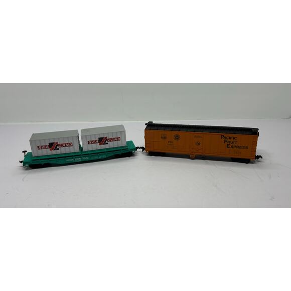 AHM HO Scale Flat Car With Sea Land Containers & Pacific Fruit Express Freight - Picture 4 of 7